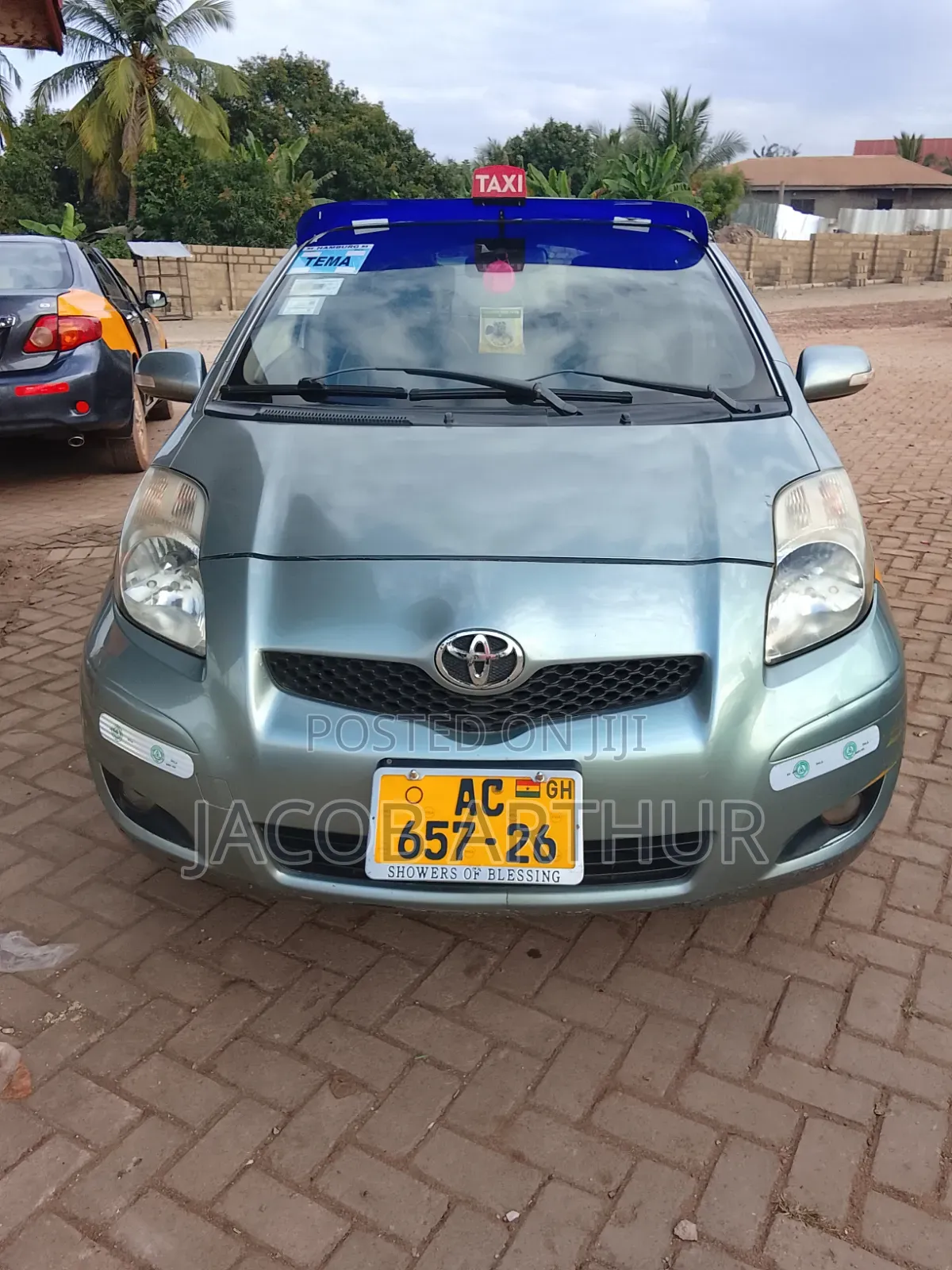 Toyota Vitz 2012 Green