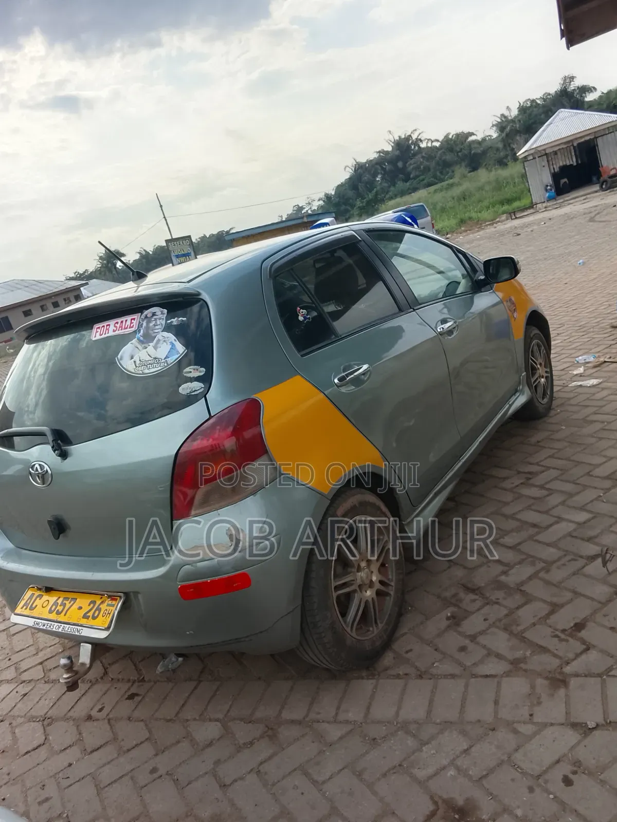 Toyota Vitz 2012 Green