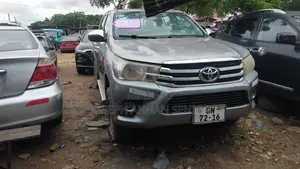 Toyota Hilux 2016 Gray