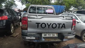 Toyota Hilux 2016 Gray