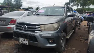Toyota Hilux 2016 Gray