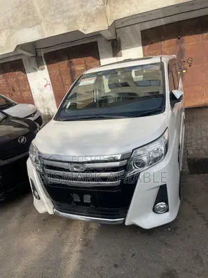 Toyota Noah 2.0 FWD (8 Seater) 2015 White