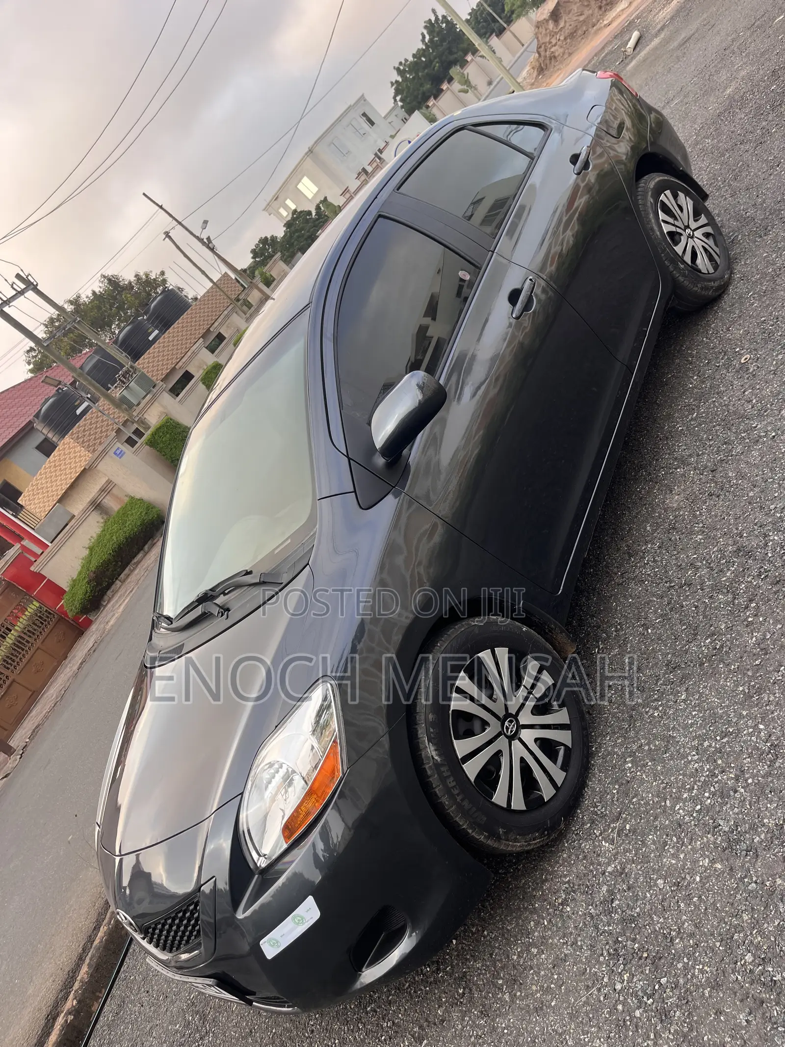 Toyota Yaris Base Sedan 4dr 2010 Gray