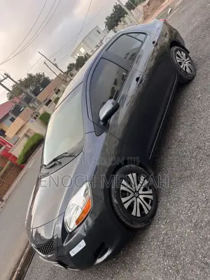Toyota Yaris Base Sedan 4dr 2010 Gray