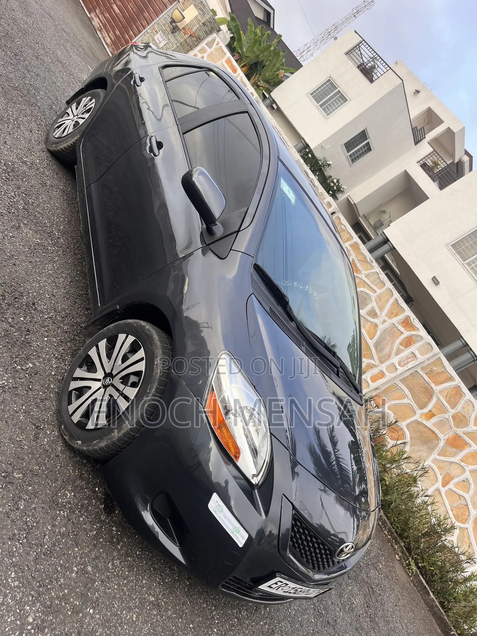 Toyota Yaris Base Sedan 4dr 2010 Gray