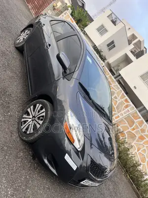 Toyota Yaris Base Sedan 4dr 2010 Gray