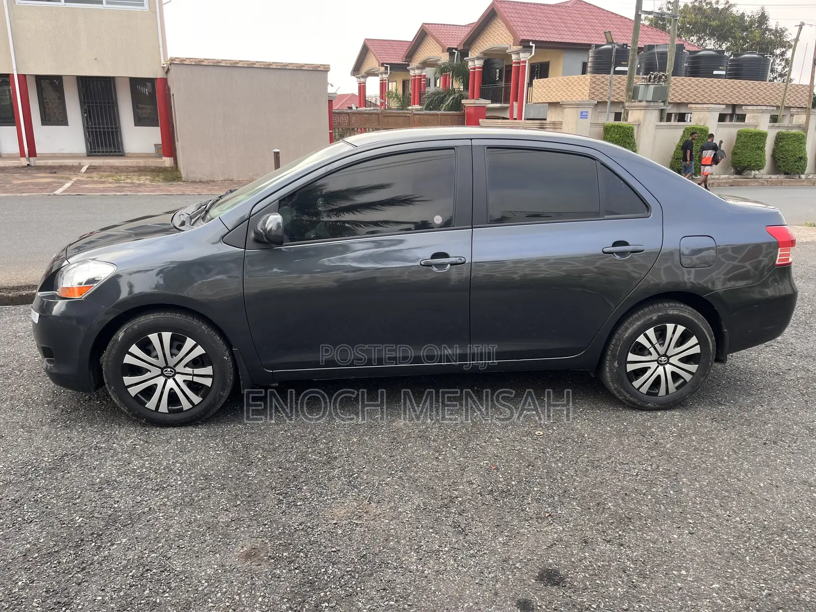 Toyota Yaris Base Sedan 4dr 2010 Gray