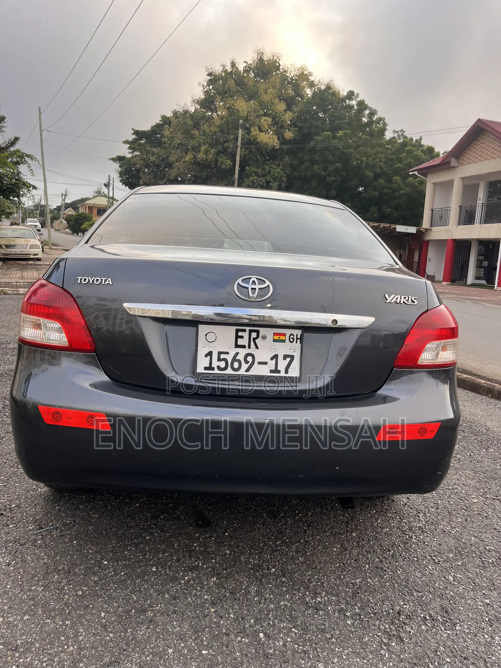 Toyota Yaris Base Sedan 4dr 2010 Gray