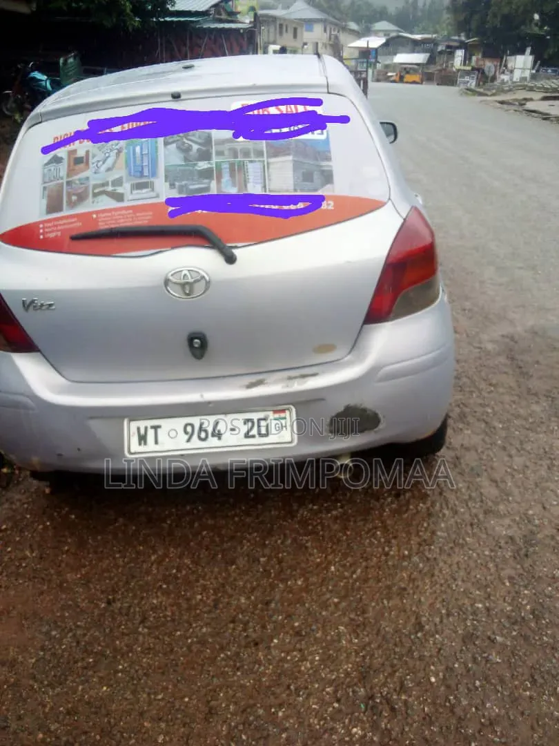 Toyota Vitz 1.3 FWD 3dr 2012 Silver