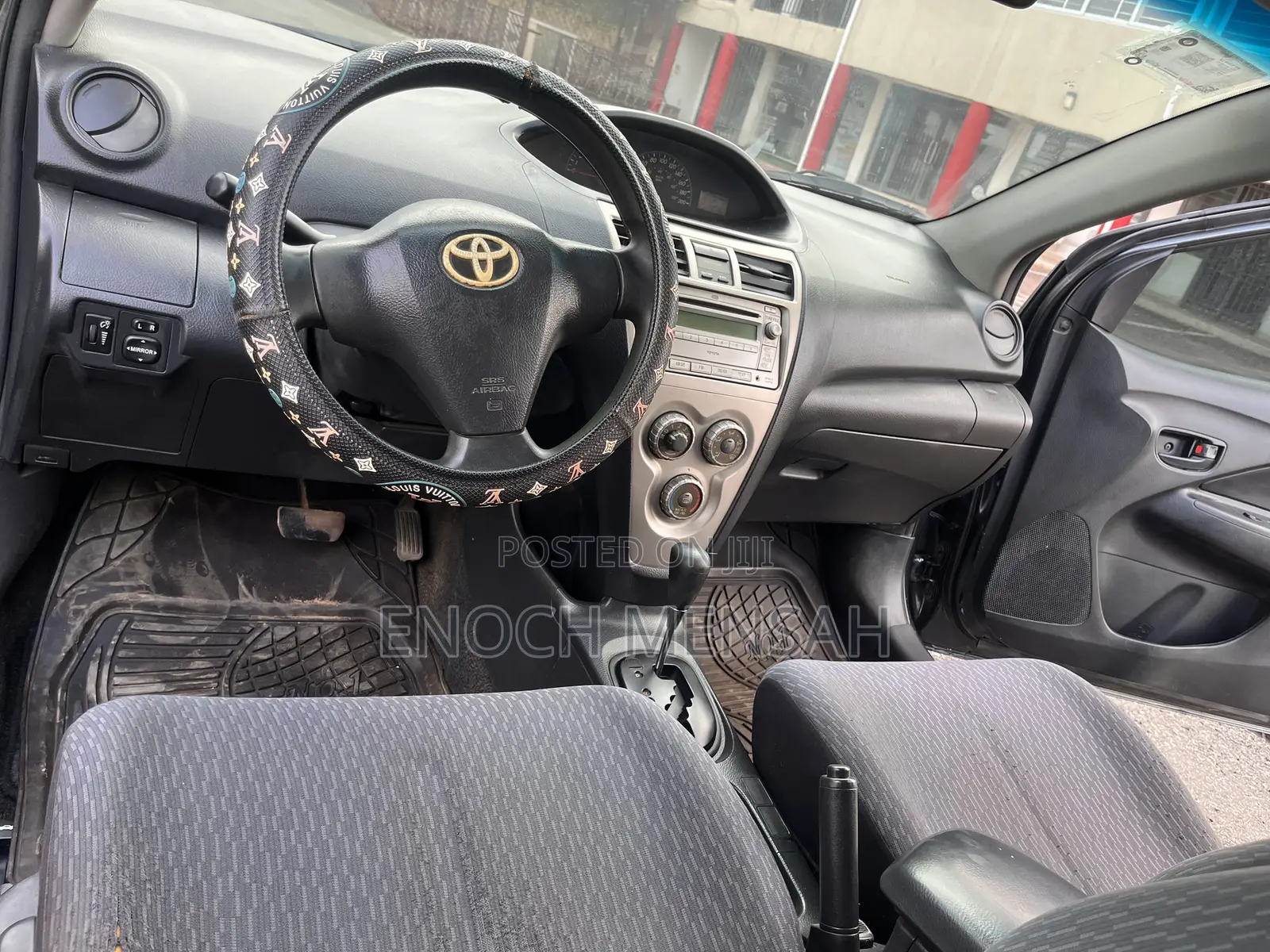 Toyota Yaris Base Sedan 4dr 2010 Gray