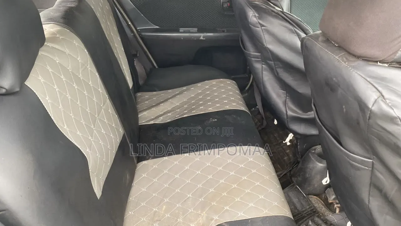 Toyota Vitz 1.3 FWD 3dr 2012 Silver