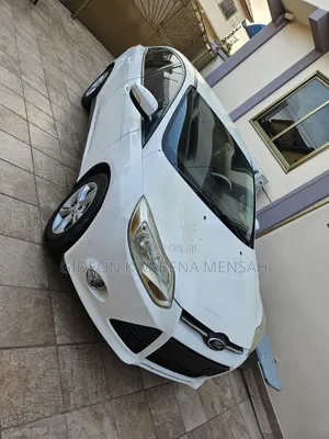 Ford Focus SE 5-Door 2013 White