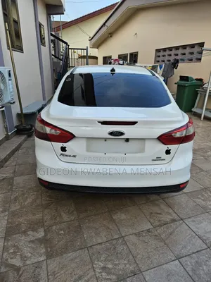 Ford Focus SE 5-Door 2013 White