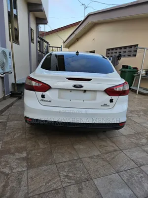 Ford Focus SE 5-Door 2013 White