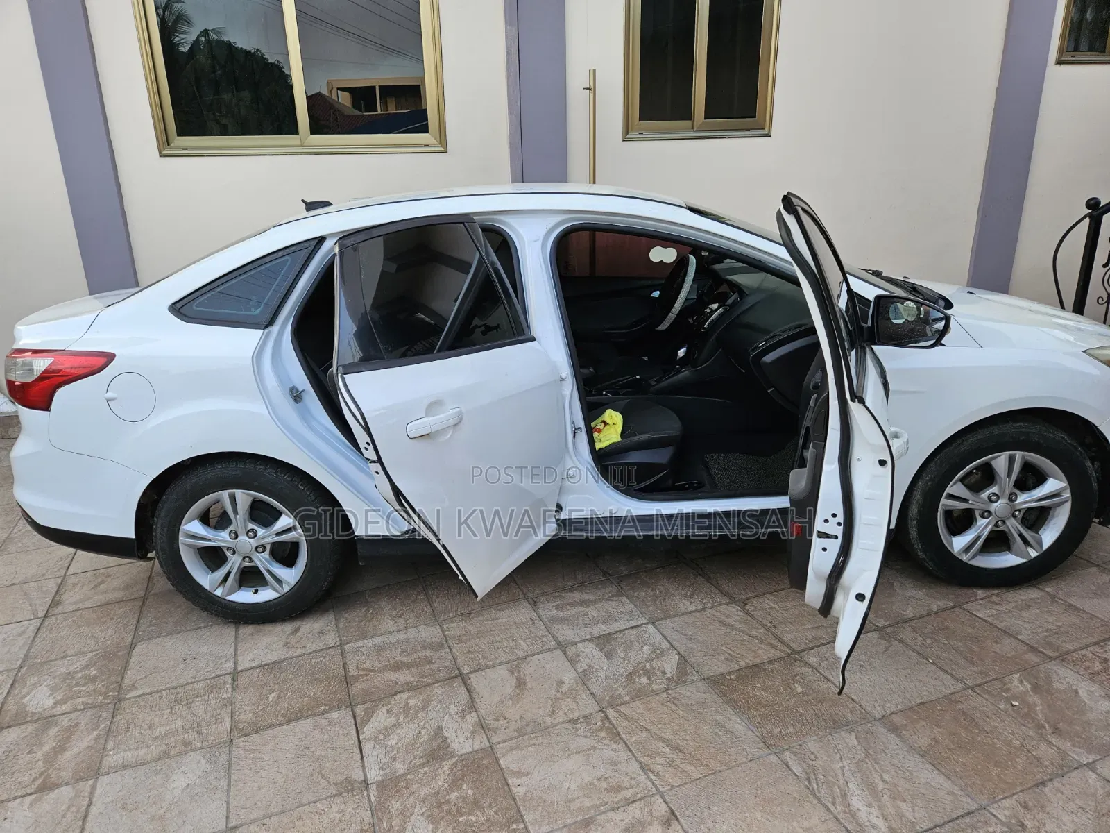 Ford Focus SE 5-Door 2013 White