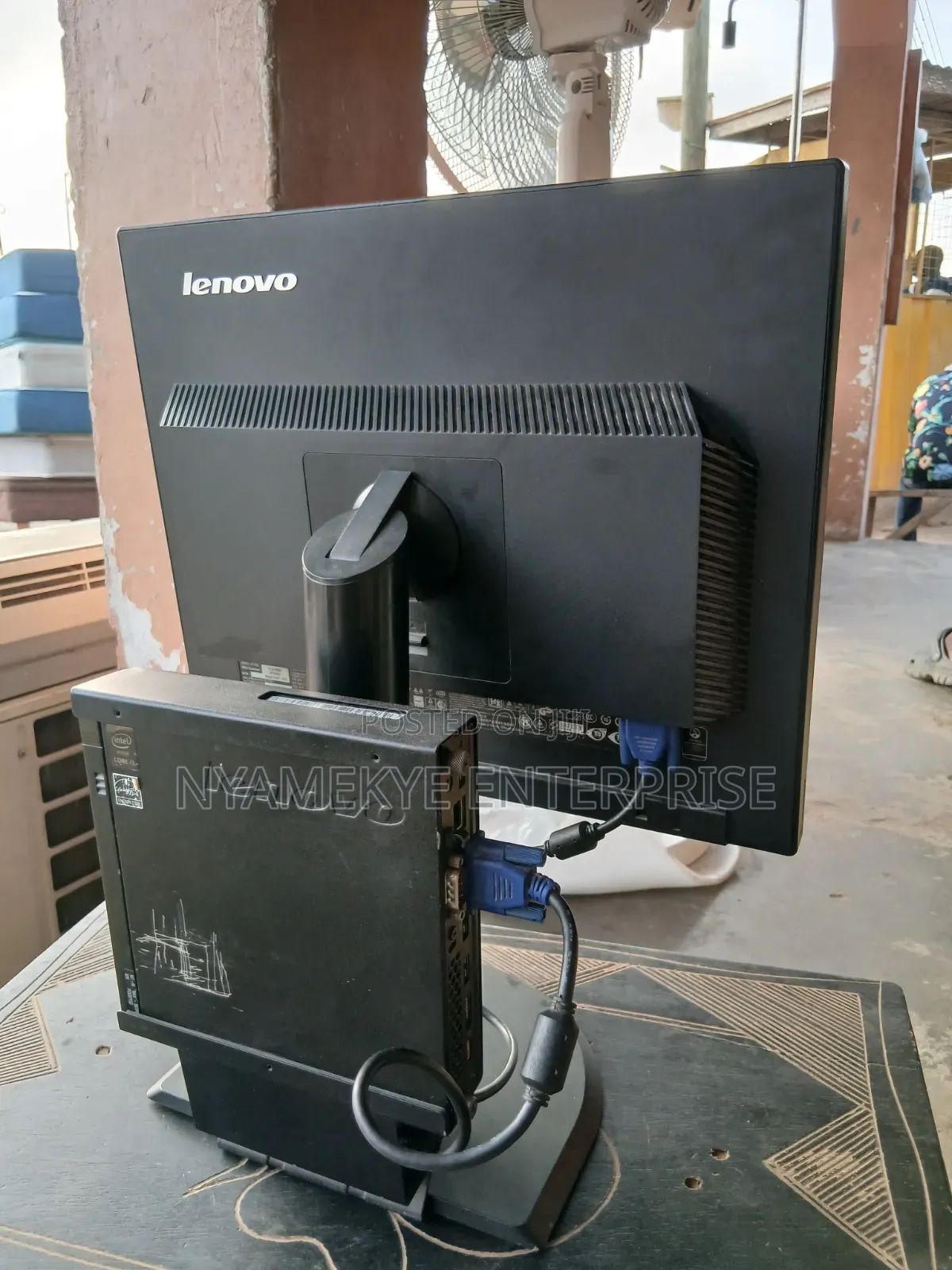 Desktop Computer Lenovo ThinkCentre 22 8GB Intel Core i3 SSD 256GB