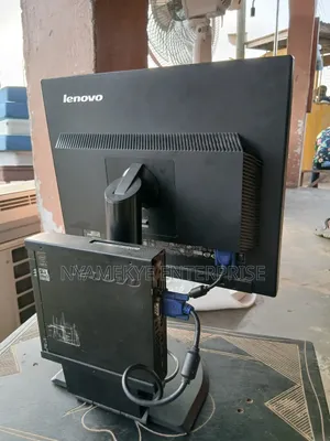 Desktop Computer Lenovo ThinkCentre 22 8GB Intel Core i3 SSD 256GB