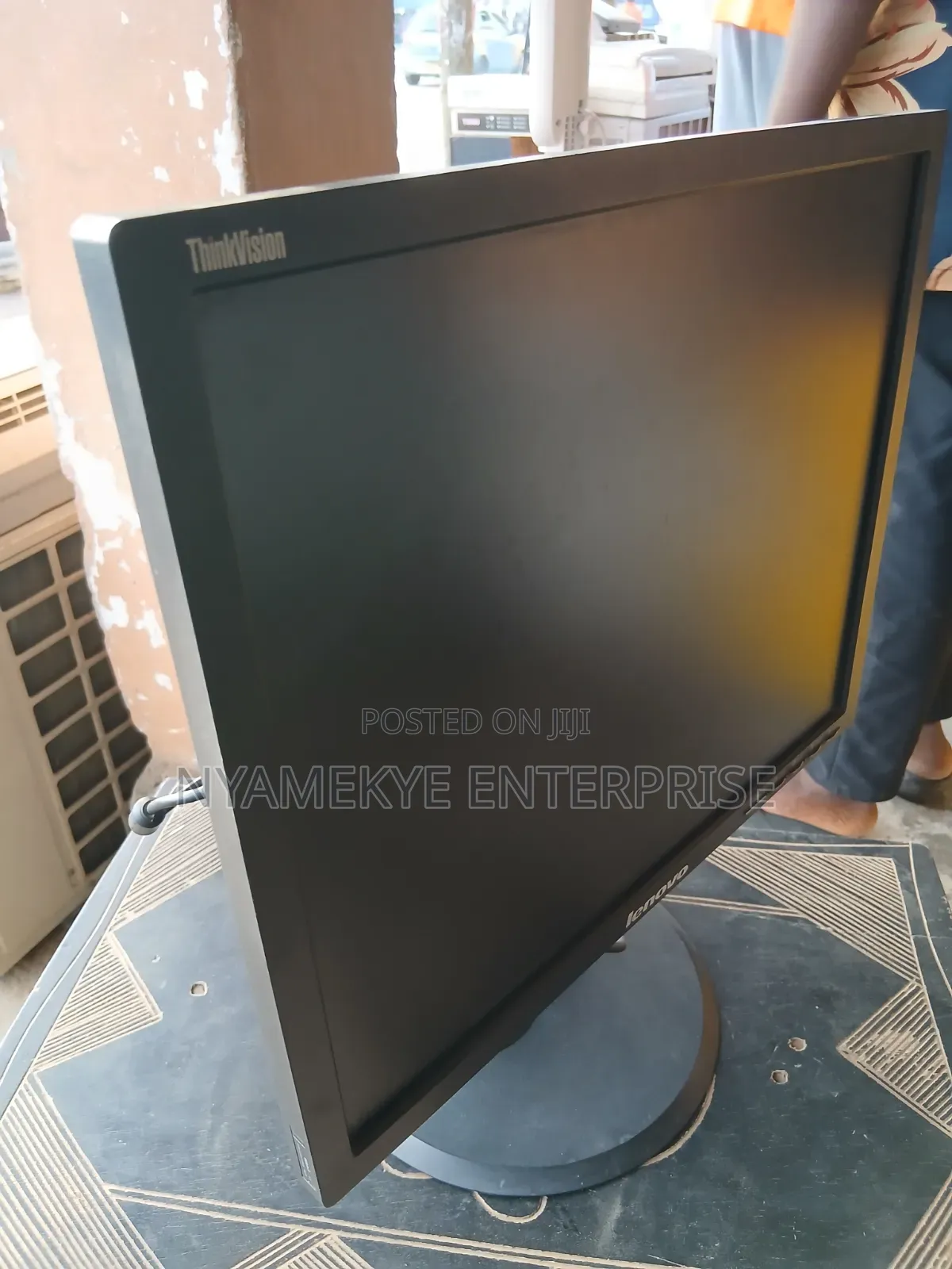 Desktop Computer Lenovo ThinkCentre 22 8GB Intel Core i3 SSD 256GB