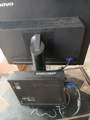 Desktop Computer Lenovo ThinkCentre 22 8GB Intel Core i3 SSD 256GB