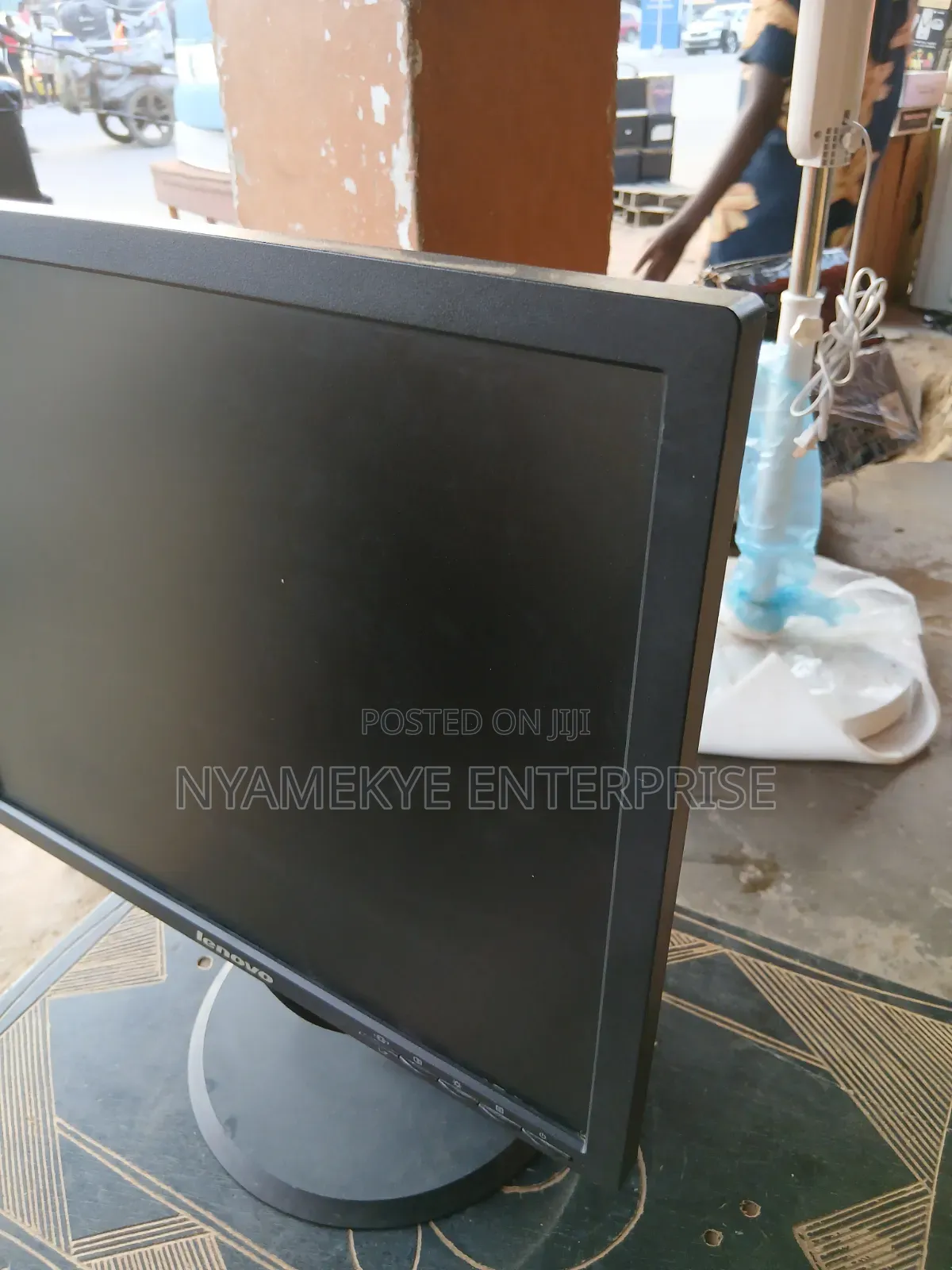 Desktop Computer Lenovo ThinkCentre 22 8GB Intel Core i3 SSD 256GB