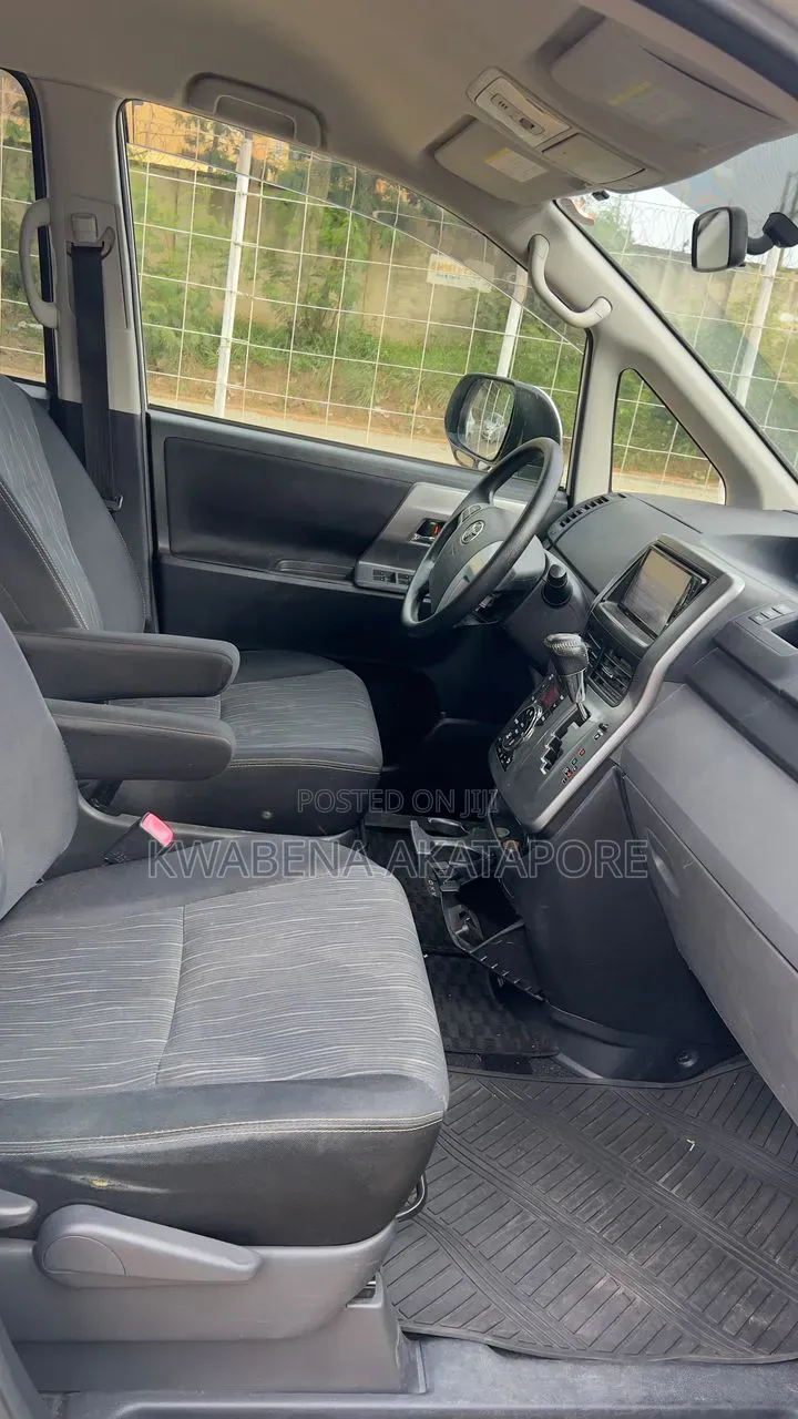 Toyota Voxy 2013 Red