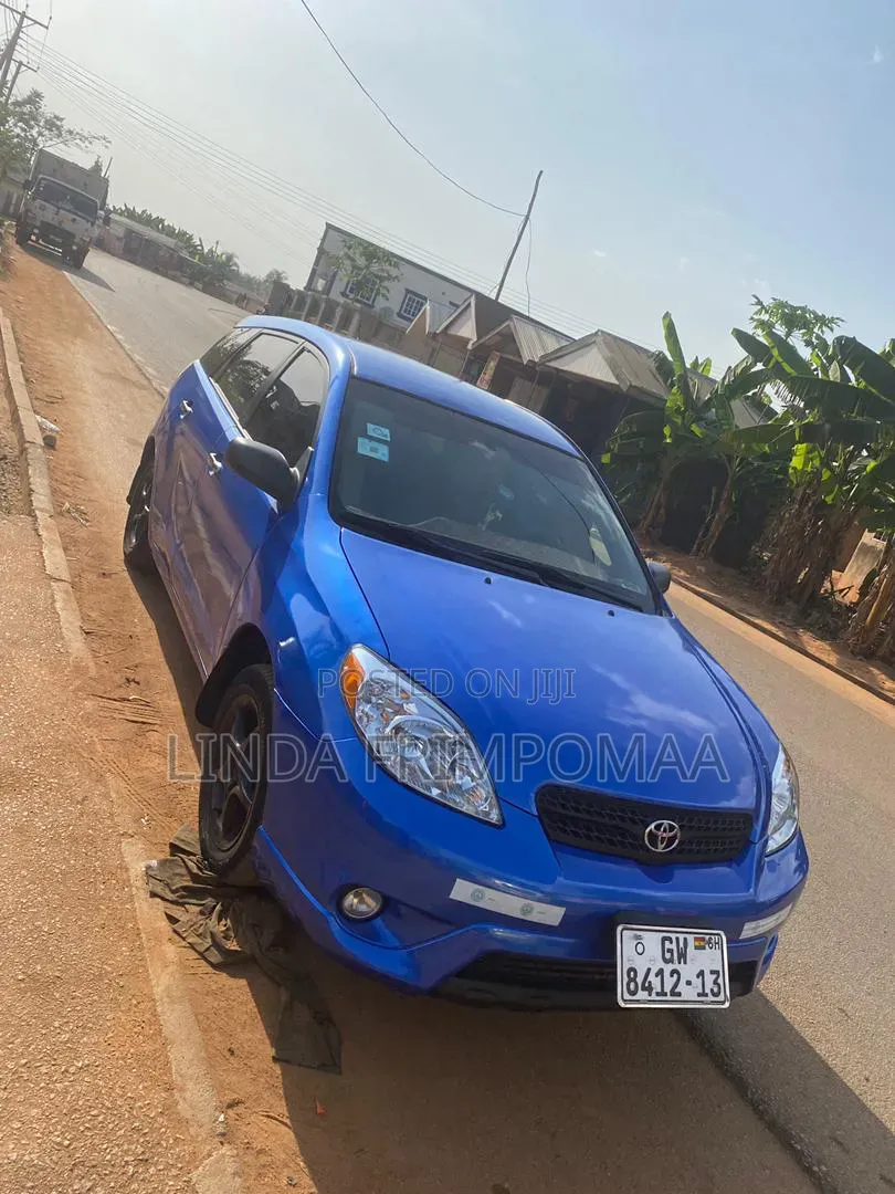 Toyota Matrix L Hatchback FWD (1.8L 4cyl 5M) 2011 Blue