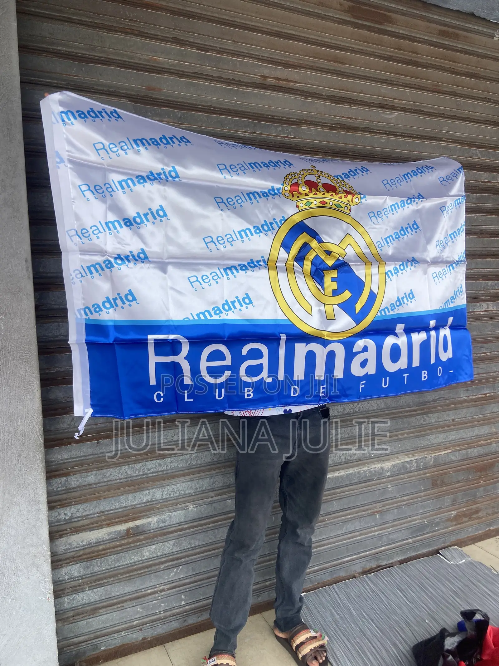 Original Club Flags Available at Cool Price