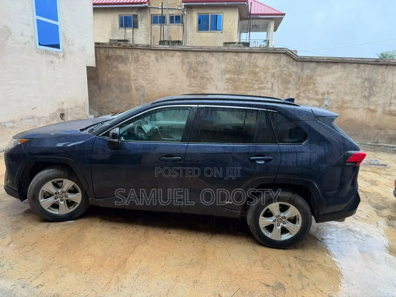 Toyota RAV4 XLE Premium 2021 Blue