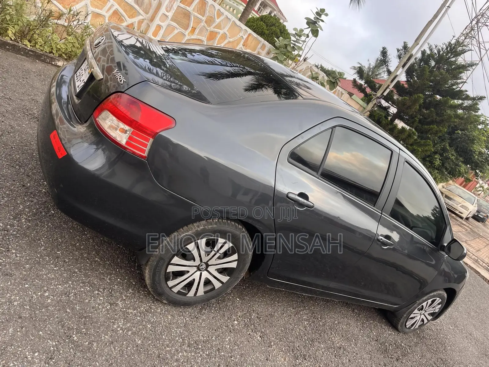 Toyota Yaris Base Sedan 4dr 2010 Gray