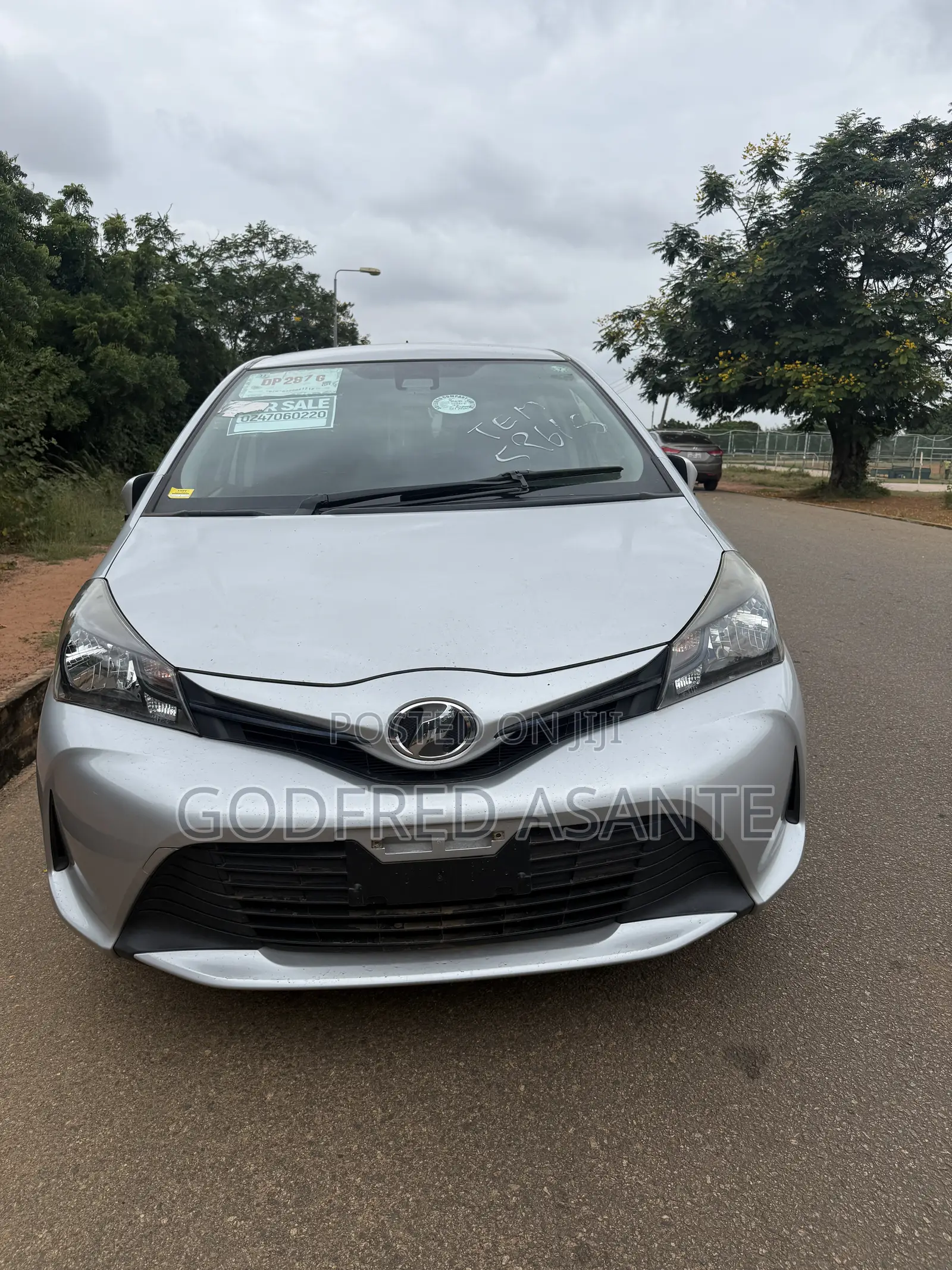 Toyota Vitz 1.0 FWD 5dr 2015 Silver