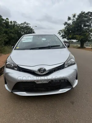 Toyota Vitz 1.0 FWD 5dr 2015 Silver