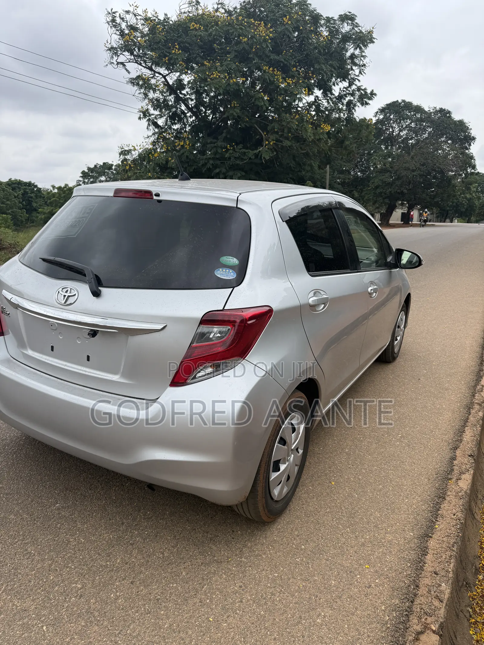 Toyota Vitz 1.0 FWD 5dr 2015 Silver