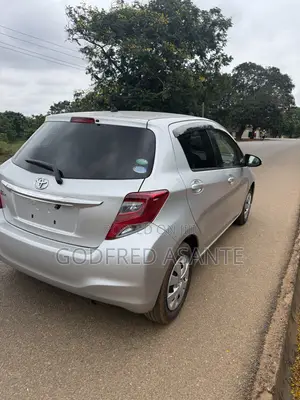 Toyota Vitz 1.0 FWD 5dr 2015 Silver