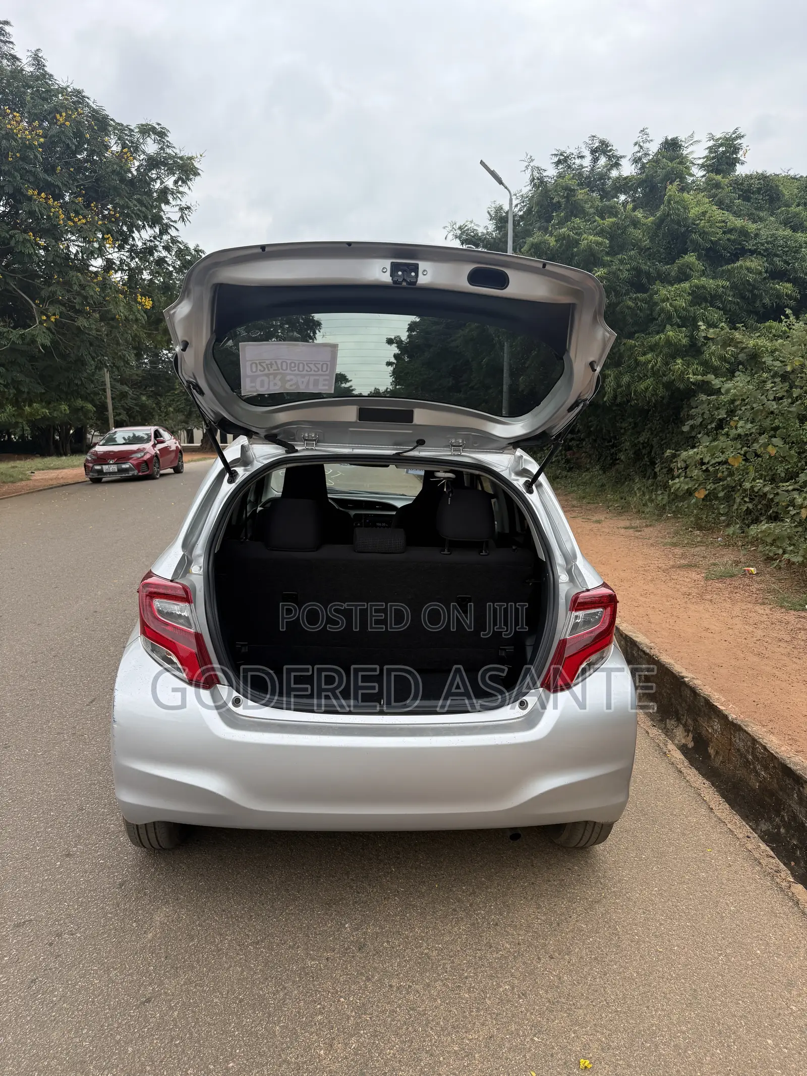 Toyota Vitz 1.0 FWD 5dr 2015 Silver