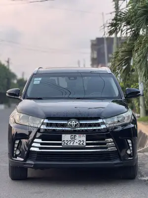 Toyota Highlander XLE 4x4 V6 (3.5L 6cyl 8A) 2018 Black