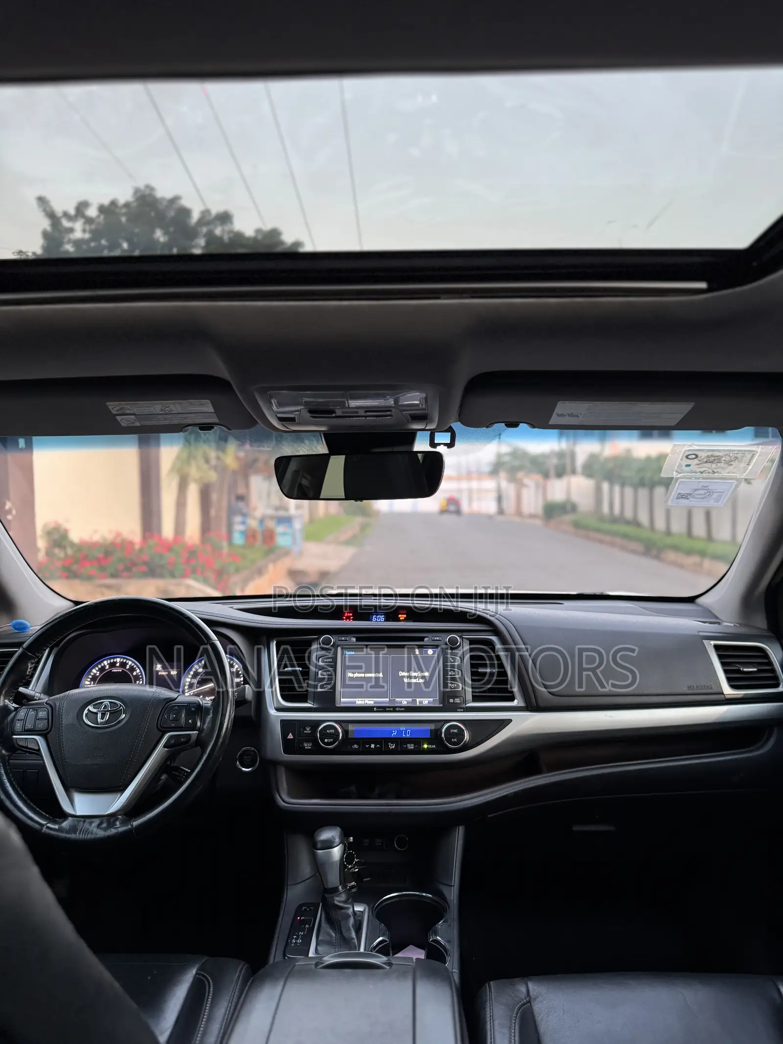 Toyota Highlander XLE 4x4 V6 (3.5L 6cyl 8A) 2018 Black