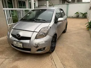 Toyota Vitz 2010 Gray