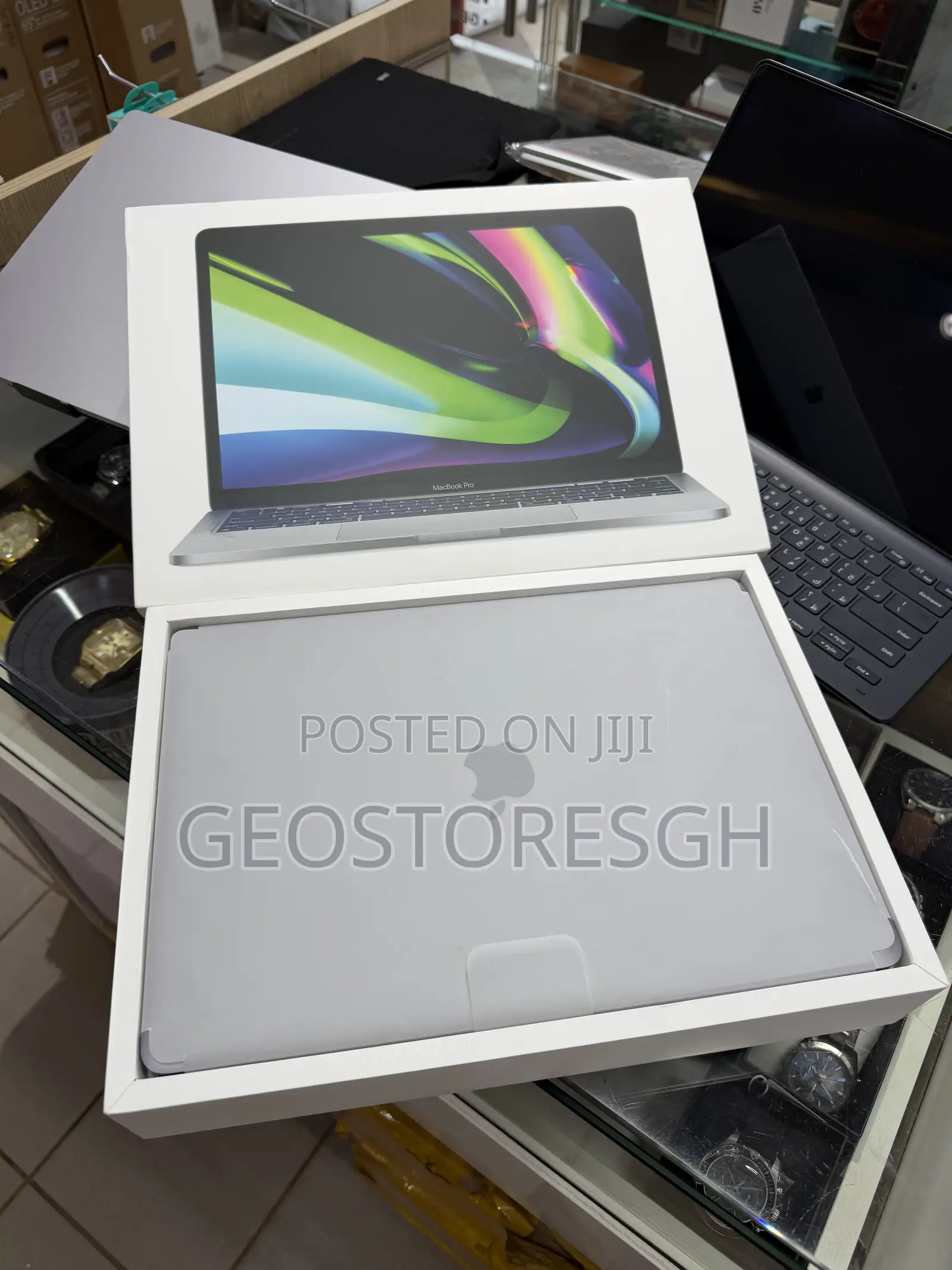 Laptop Apple MacBook Pro 2022 M2 8GB Apple M2 SSD 256GB