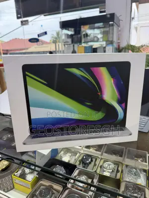 Laptop Apple MacBook Pro 2022 M2 8GB Apple M2 SSD 256GB