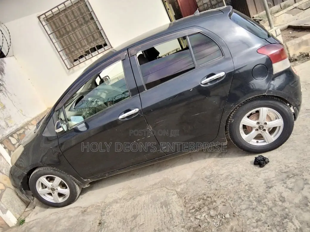 Toyota Vitz 1.0 FWD 5dr 2010 Black