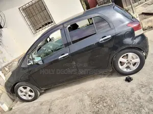 Toyota Vitz 1.0 FWD 5dr 2010 Black