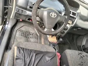 Toyota Vitz 1.0 FWD 5dr 2010 Black