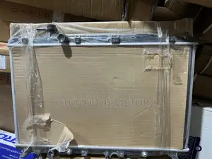 Honda CR-V 2010 2011 Radiator (Water Tank)