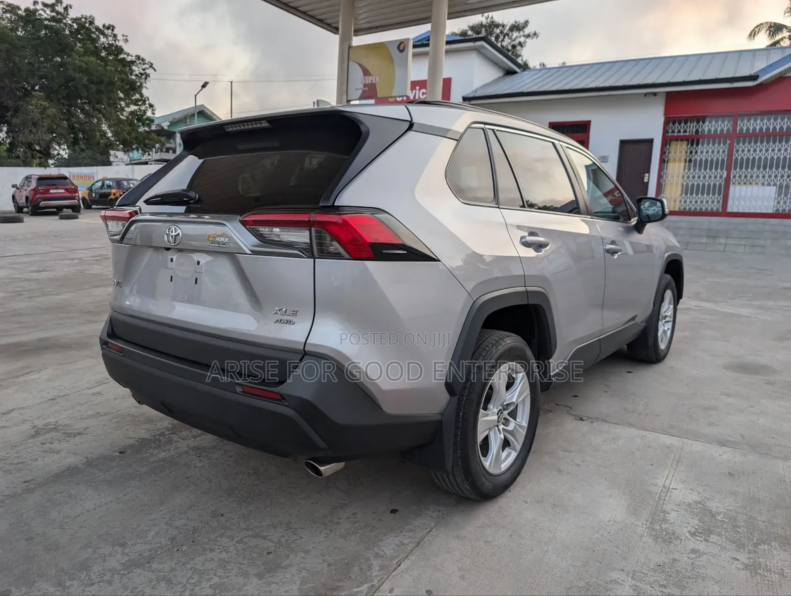 Toyota RAV4 XLE Premium AWD 2020 Silver