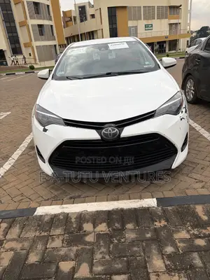 Toyota Corolla LE (1.8L 4cyl 2A) 2018 White