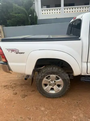 Toyota Tacoma 2022 White