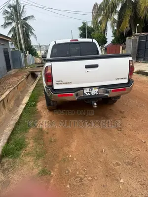 Toyota Tacoma 2022 White