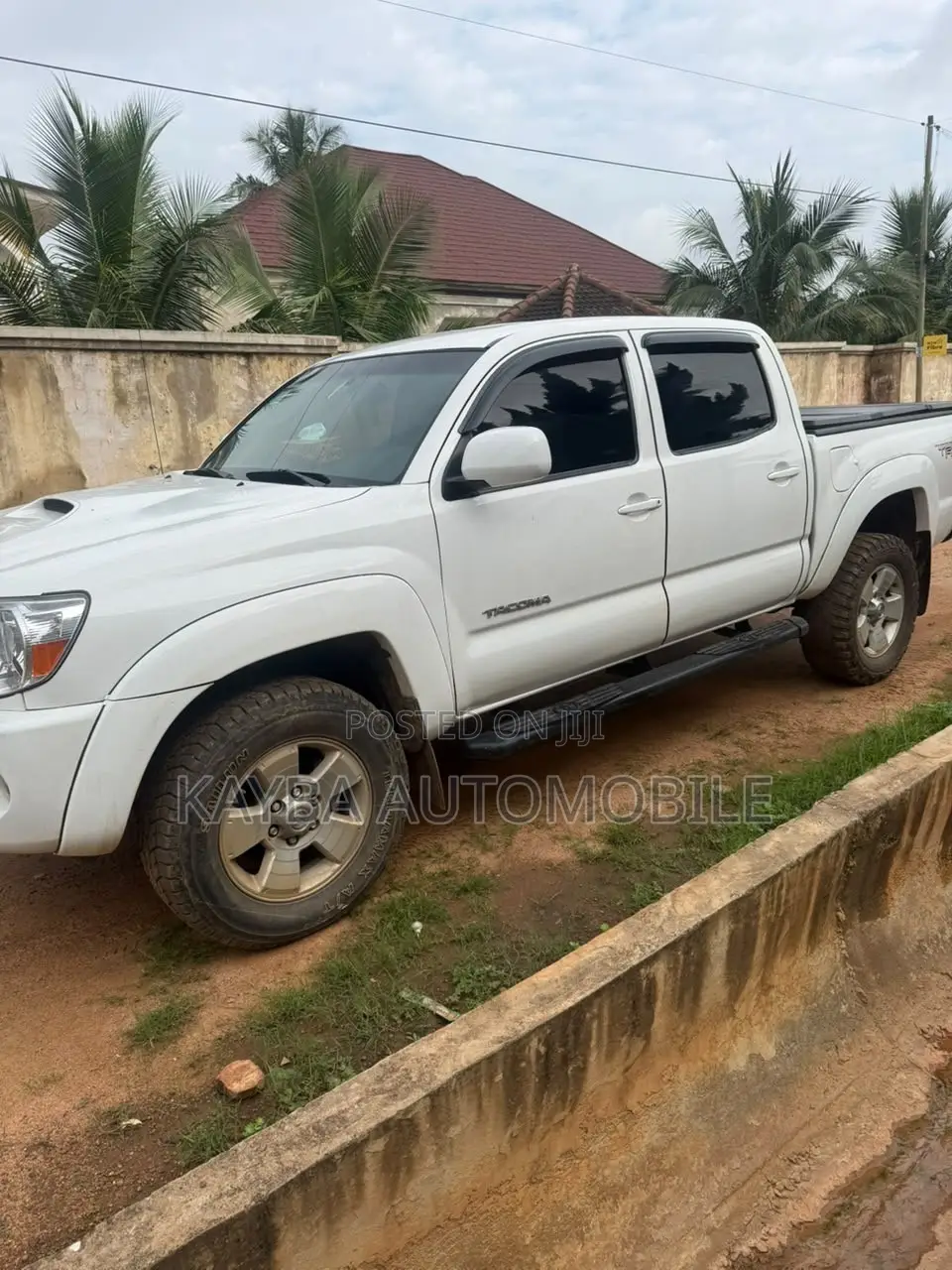 Toyota Tacoma 2022 White