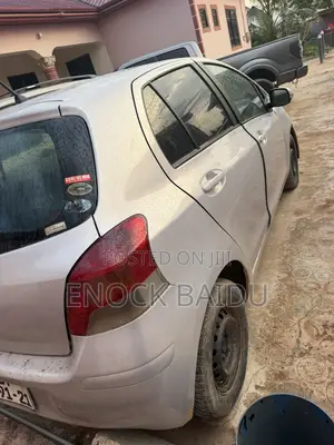 Toyota Vitz 1.0 FWD 3dr 2009 Gray