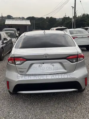 Toyota Corolla LE 2020 Silver